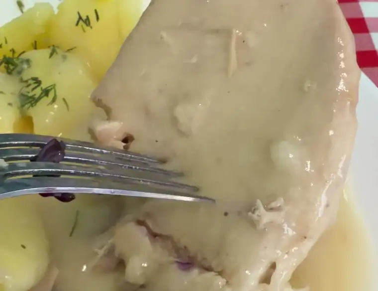 Kotlet w sosie z ziemniakami